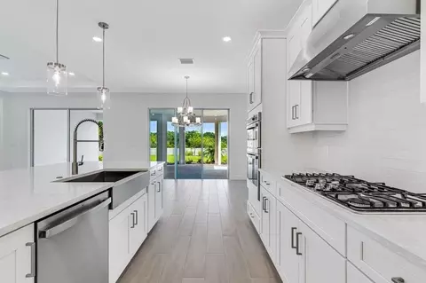 Kitchen - 1009 Tassleflower Trl, Saint Cloud, FL 34771 photo 4 of 7