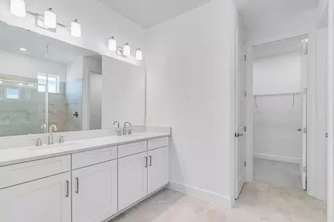 Bath - 1009 Tassleflower Trl, Saint Cloud, FL 34771 photo 2 of 3