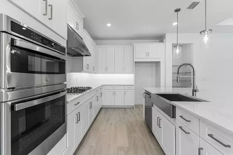 Kitchen - 1009 Tassleflower Trl, Saint Cloud, FL 34771 photo 3 of 7