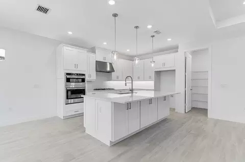 Kitchen - 1009 Tassleflower Trl, Saint Cloud, FL 34771 photo 2 of 7