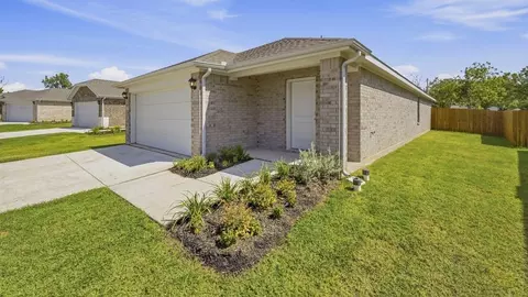 403 Mission Ct, Bonham, TX 75418