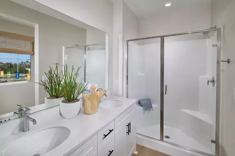 Bath - 12634 Hampton Ave, Eastvale, CA 92880 photo 1 of 2