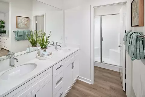 Bath - 12634 Hampton Ave, Eastvale, CA 92880 photo 2 of 4
