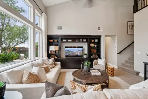 Living - 593 Inyo Ct, Marina, CA 93933 photo 2 of 4