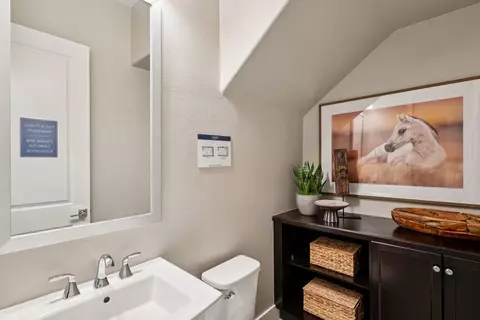 Bath - 593 Inyo Ct, Marina, CA 93933 photo 2 of 6