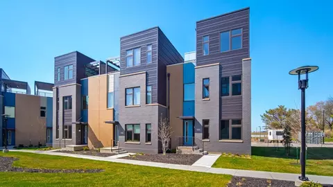835 E 2nd St, Des Moines, IA 50309