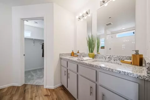Bath - 21880 E 46th Pl, Aurora, CO 80019 photo 2 of 2