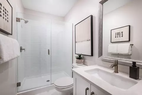 Bath - 141 Starhaven, Irvine, CA 92618 photo 3 of 7