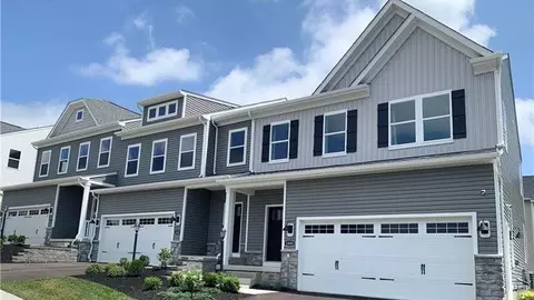 1011 Darcy Dr, Valencia, PA 16059