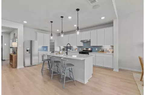 Kitchen - 237 Saddle Park, Cibolo, TX 78108 photo 1 of 2