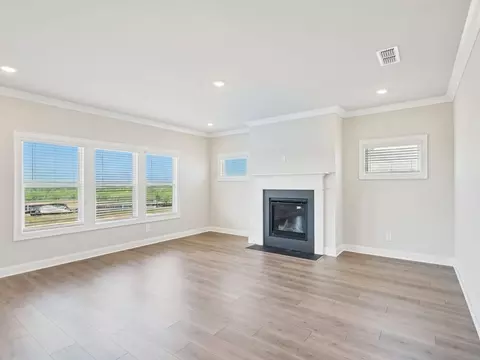 Living - 1297 Whitman Cir, Monroe, GA 30656 photo 2 of 6