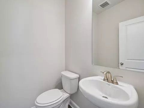 Bath - 1297 Whitman Cir, Monroe, GA 30656 photo 2 of 10