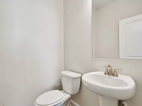 Bath - 1297 Whitman Cir, Monroe, GA 30656 photo 2 of 7