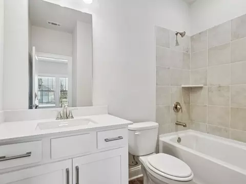 Bath - 1297 Whitman Cir, Monroe, GA 30656 photo 1 of 7