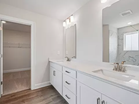 Bath - 1297 Whitman Cir, Monroe, GA 30656 photo 4 of 10