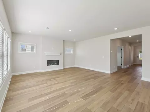 Living - 1297 Whitman Cir, Monroe, GA 30656 photo 1 of 5