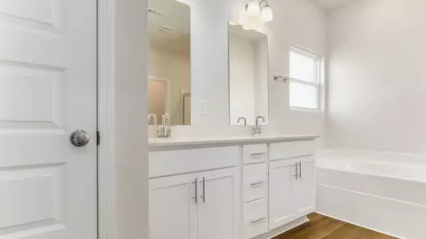 Bath - 5326 Macarthur Dr, Crestview, FL 32539 photo 1 of 7