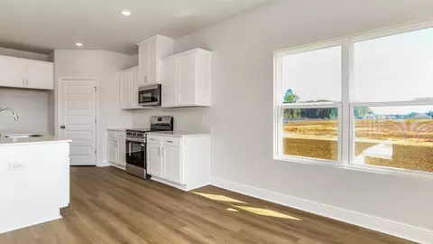 Kitchen - 5326 Macarthur Dr, Crestview, FL 32539 photo 2 of 5