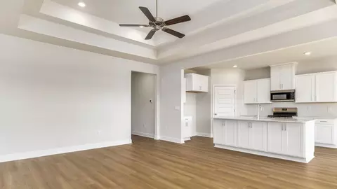 Living - 5326 Macarthur Dr, Crestview, FL 32539 photo 2 of 4