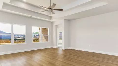 Living - 5326 Macarthur Dr, Crestview, FL 32539 photo 3 of 4