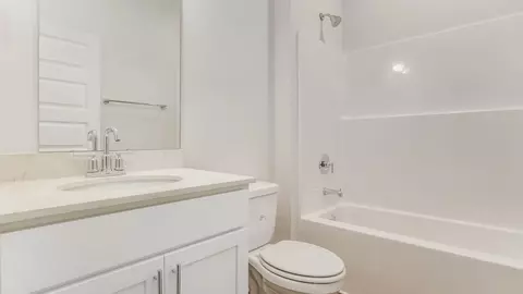 Bath - 5326 Macarthur Dr, Crestview, FL 32539 photo 4 of 7