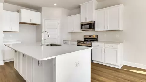 Kitchen - 5326 Macarthur Dr, Crestview, FL 32539 photo 1 of 5