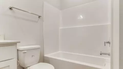 Bath - 5326 Macarthur Dr, Crestview, FL 32539 photo 5 of 7