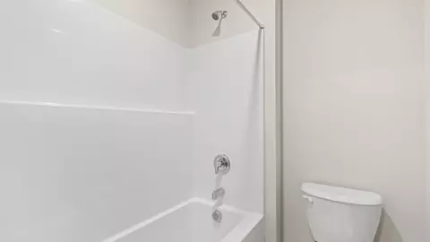 Bath - 3341 Eden Way, Eugene, OR 97404 photo 2 of 5