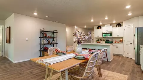 Dining - 3341 Eden Way, Eugene, OR 97404 photo 1 of 3