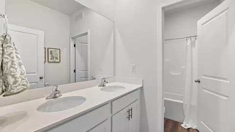 Bath - 17819 Green Rd, Gardner, KS 66030 photo 1 of 3