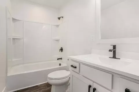 Bath - Valley View Court, Marshall, MI 49068 photo 2 of 3