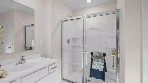 Bath - 1750 Franklin Pl, Springfield, OH 45503 photo 3 of 7