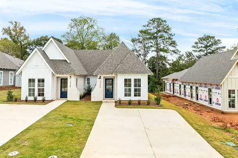 1289 Woodland Cir, Opelika, AL 36801