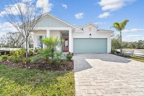 Exterior - 10620 Crescent Creek Xing, Parrish, FL 34219 photo 5 of 10