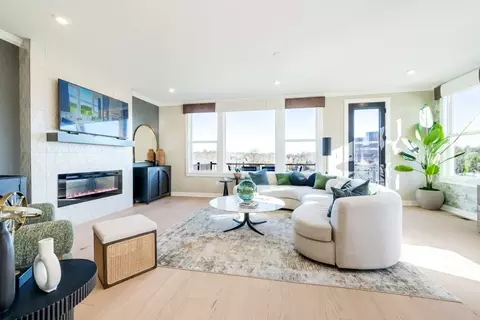 Living - 8905 Eager Rd, Saint Louis, MO 63144 photo 7 of 11