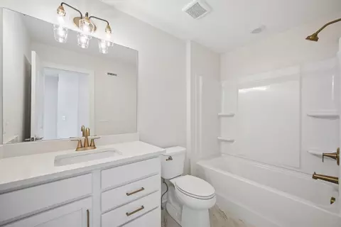 Bath - 1008 Pine Tree Ln, Troy, MI 48085 photo 3 of 4
