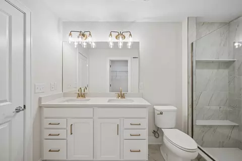 Bath - 1008 Pine Tree Ln, Troy, MI 48085 photo 2 of 4