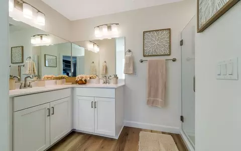 Bath - 959 Cherrystone Loop, Buda, TX 78610 photo 2 of 17