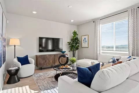 Living - 3434 N Browning St, Eagle Mountain, UT 84005 photo 2 of 4