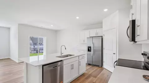 Kitchen - 3013 Ryelands Pl, Lancaster, SC 29720 photo 6 of 11