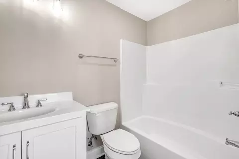 Bath - 218 Buxton Rd, Dalton, GA 30721 photo 7 of 9