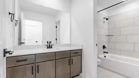 Bath - 1257 E Talmage Ln, Logan, UT 84321 photo 4 of 4