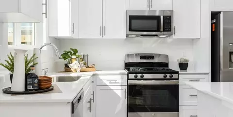 Kitchen - 1445 W Payson Ave, Visalia, CA 93291 photo 5 of 7