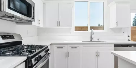 Kitchen - 1445 W Payson Ave, Visalia, CA 93291 photo 4 of 7
