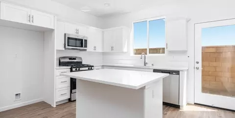 Kitchen - 1445 W Payson Ave, Visalia, CA 93291 photo 3 of 7