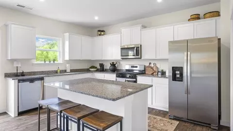 Kitchen - 7372 Bendire Loop, Hixson, TN 37343 photo 3 of 5