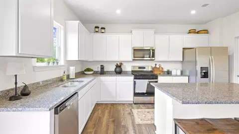 Kitchen - 7372 Bendire Loop, Hixson, TN 37343 photo 4 of 5