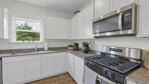 Kitchen - 7372 Bendire Loop, Hixson, TN 37343 photo 5 of 5