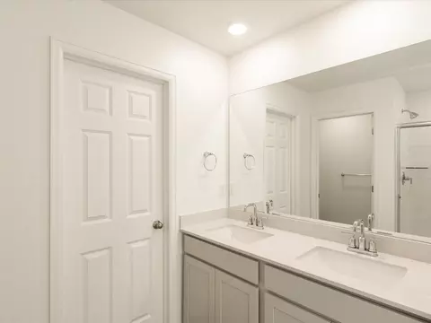 Bath - 642 97th Ave, Greeley, CO 80631 photo 2 of 5