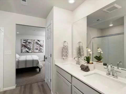 Bath - 642 97th Ave, Greeley, CO 80631 photo 3 of 5